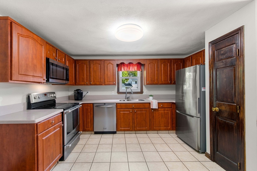 13 Locust Street Beverly, MA 01915 - Photo 6 of 30 Gallery Image 6