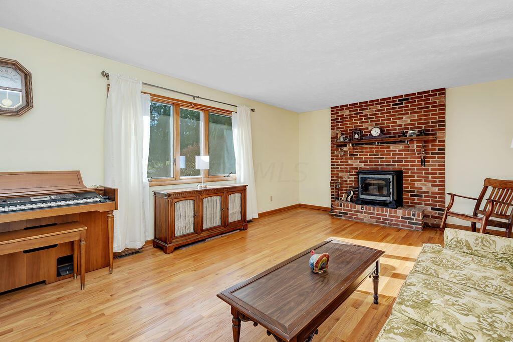 1112 Hamburg Road Southwest Lancaster, OH 43130 - Photo 13 of 40 3-LivingRoom