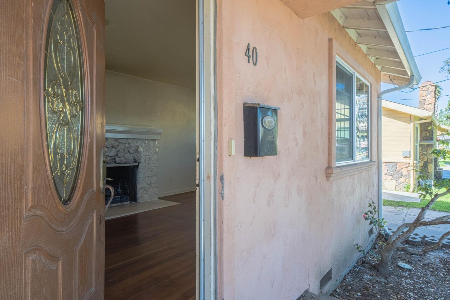 40 Oak Street Salinas, CA 93901 - Photo 3 of 28 a view of entryway with wooden floor