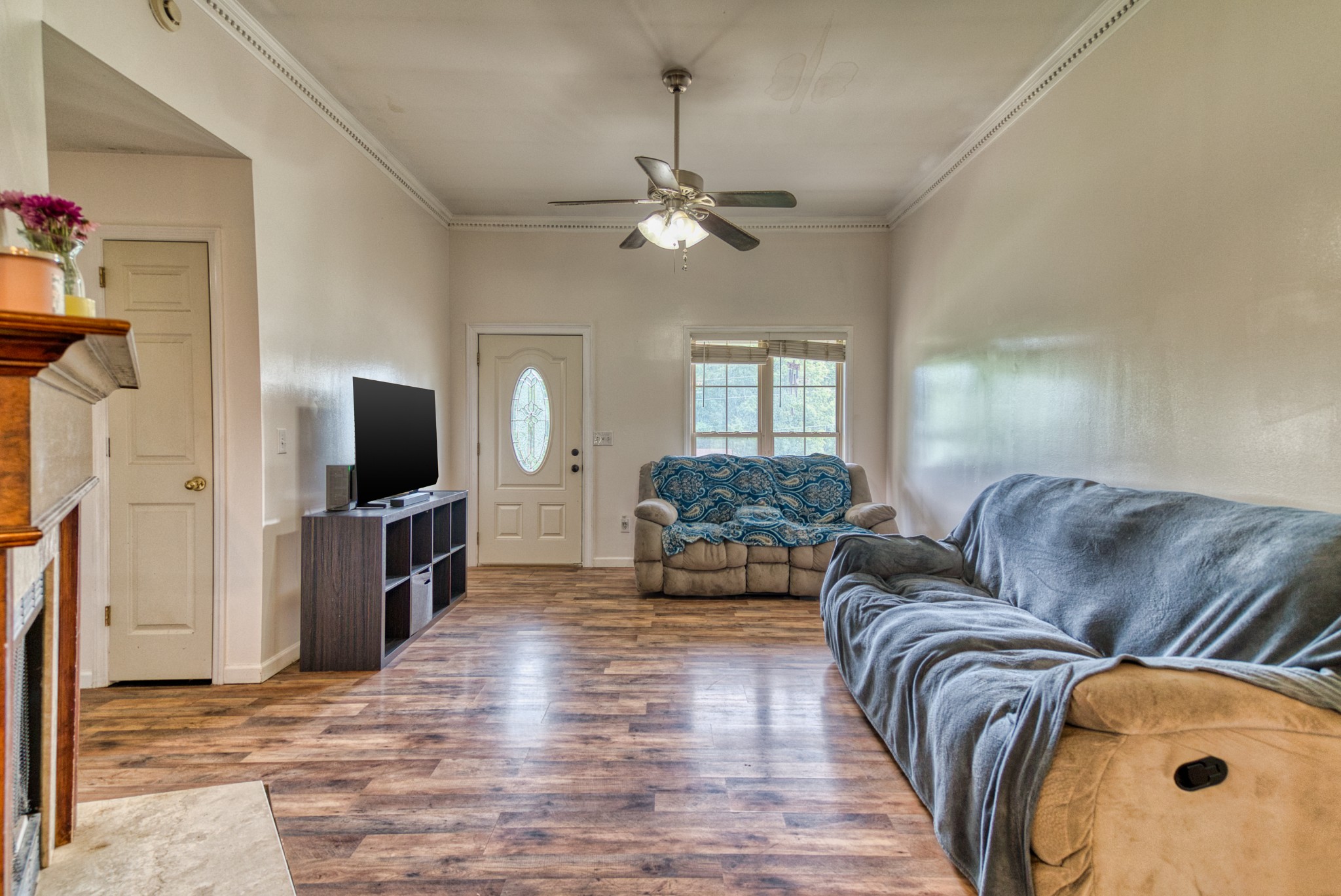 190 Rose Street Greenbrier, TN 37073 - Photo 7 of 32 a living room with furniture and a flat screen tv