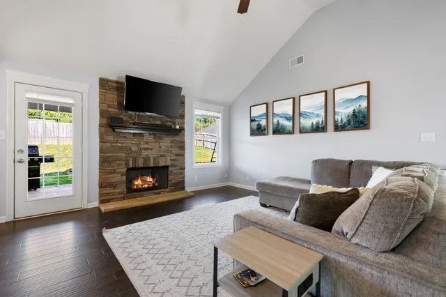 $299,999 | 1301 Freedom Drive, Clarksville, TN 37042