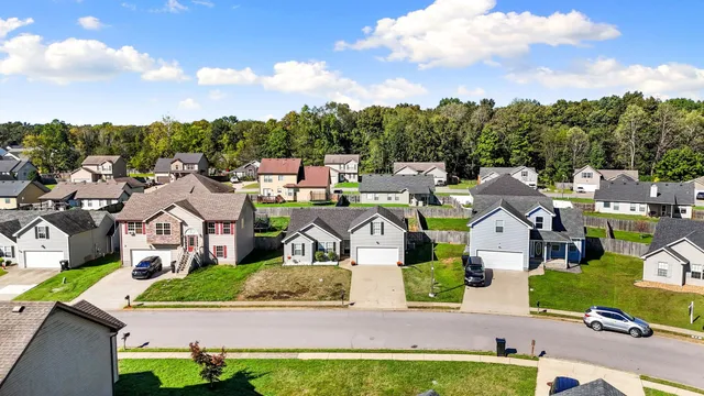 $299,999 | 1301 Freedom Drive, Clarksville, TN 37042