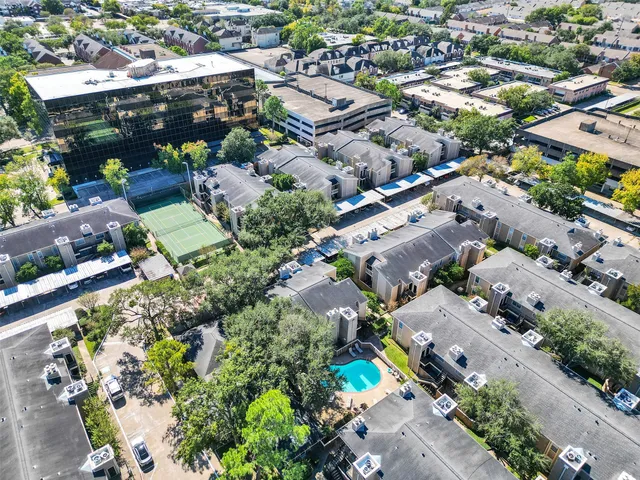 $1,400 | 702 Bering Drive, Unit P, Houston, TX 77057