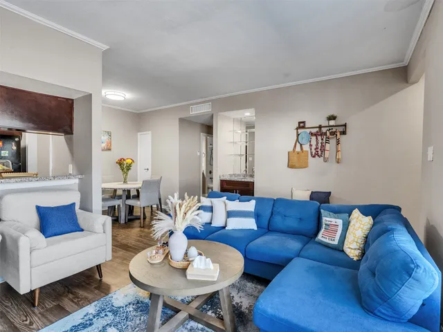 $1,400 | 702 Bering Drive, Unit P, Houston, TX 77057