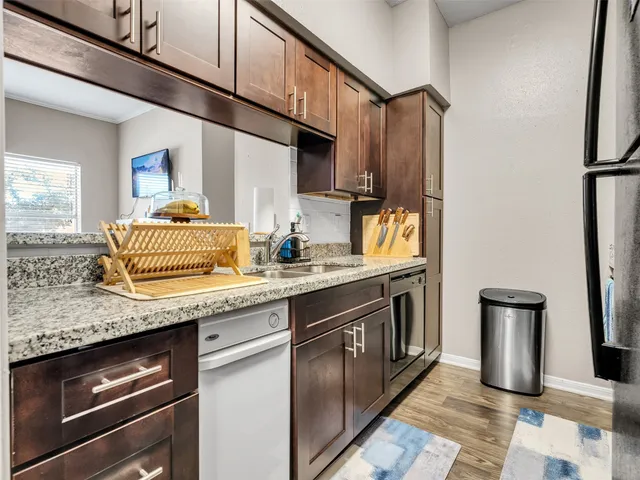 $1,400 | 702 Bering Drive, Unit P, Houston, TX 77057