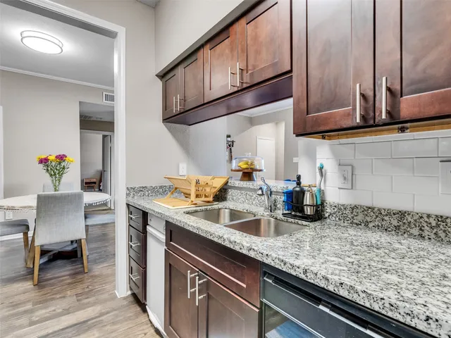 $1,400 | 702 Bering Drive, Unit P, Houston, TX 77057