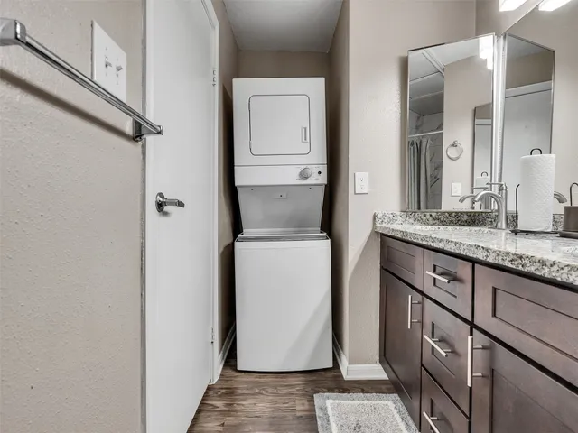 $1,400 | 702 Bering Drive, Unit P, Houston, TX 77057