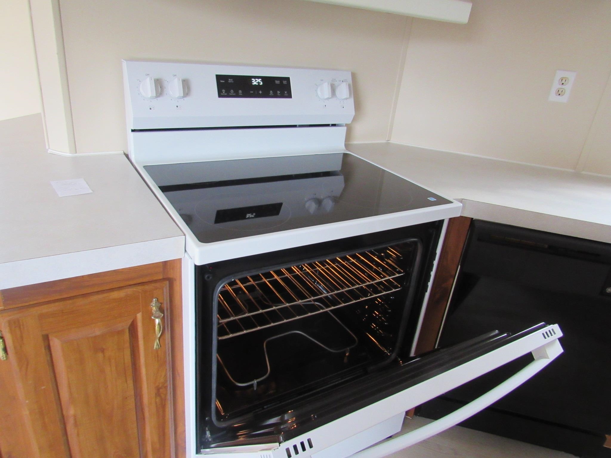 29 Lowell Road, Unit 8 Salem, NH 03079 - Photo 9 of 23