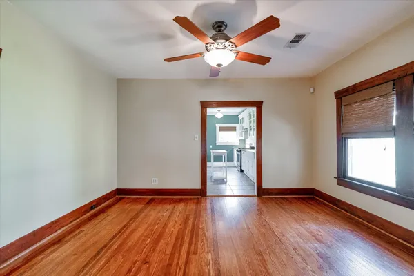 $3,000 | 1024 West Temple Street, Houston, TX 77009