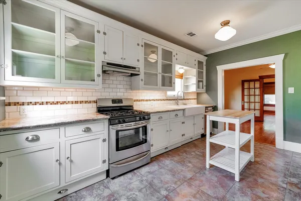 $3,000 | 1024 West Temple Street, Houston, TX 77009