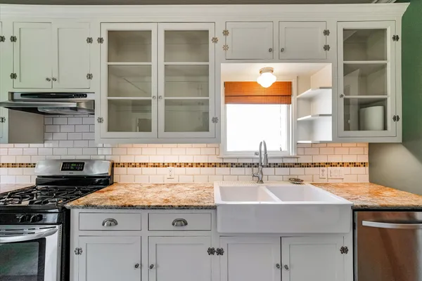 $3,000 | 1024 West Temple Street, Houston, TX 77009