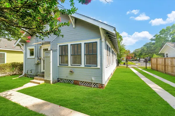 $3,000 | 1024 West Temple Street, Houston, TX 77009