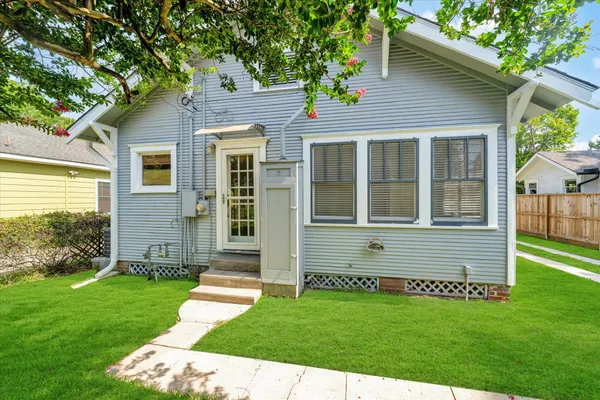 $3,000 | 1024 West Temple Street, Houston, TX 77009