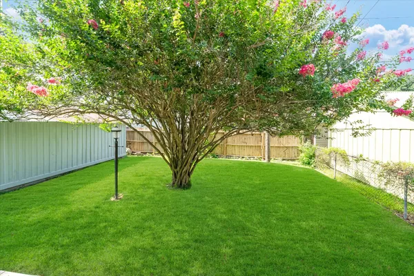 $3,000 | 1024 West Temple Street, Houston, TX 77009