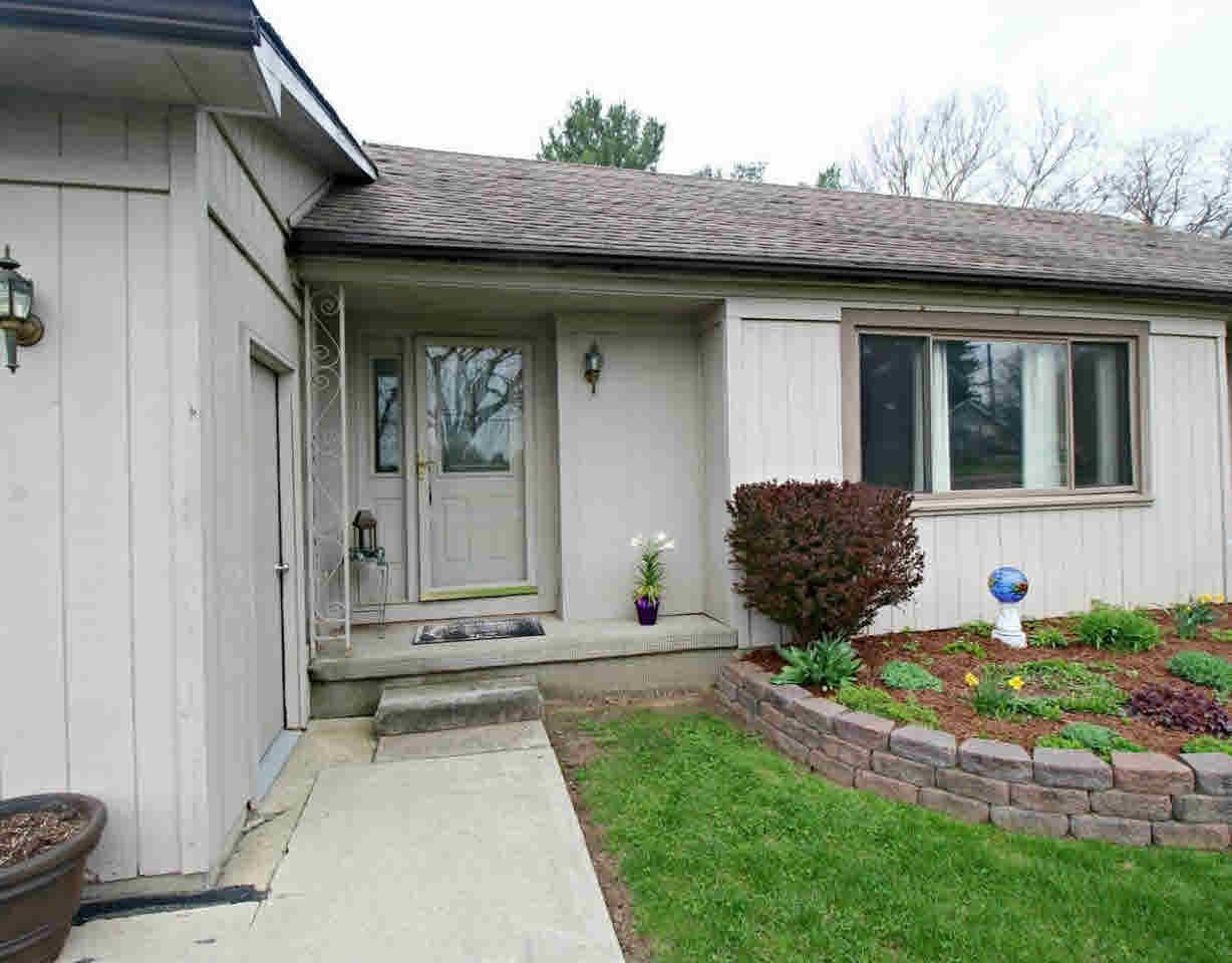 415 Deland Road Flushing, MI 48433 - Photo 2 of 18 21284542-1.JPG