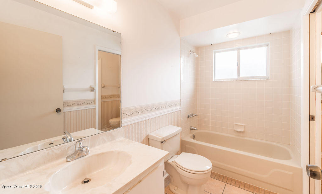 741 Ridge Club Drive, Unit 68 Melbourne, FL 32934 - Photo 11 of 21 Bathroom 2