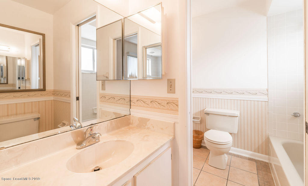 741 Ridge Club Drive, Unit 68 Melbourne, FL 32934 - Photo 12 of 21 Bathroom