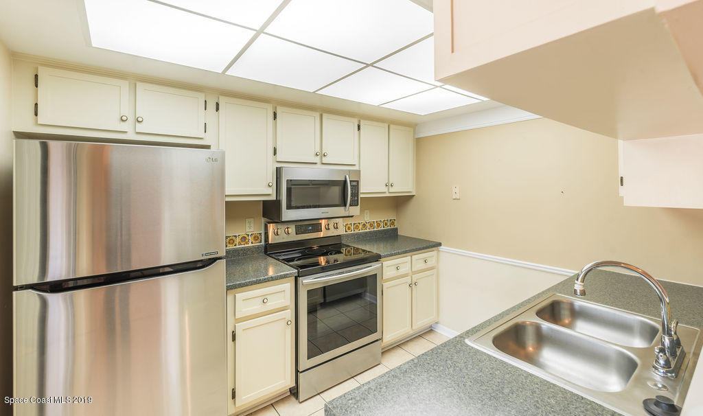 741 Ridge Club Drive, Unit 68 Melbourne, FL 32934 - Photo 3 of 21 Kitchen