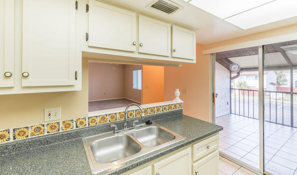 741 Ridge Club Drive, Unit 68 Melbourne, FL 32934 - Photo 4 of 21 Kitchen open to patio