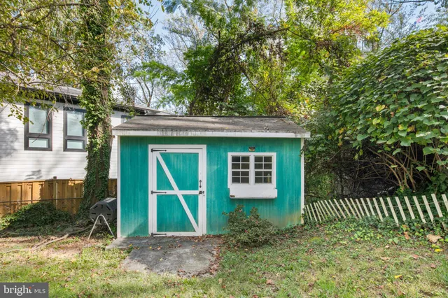 $3,100 | 6381 Lakewood Drive, Falls Church, VA 22041