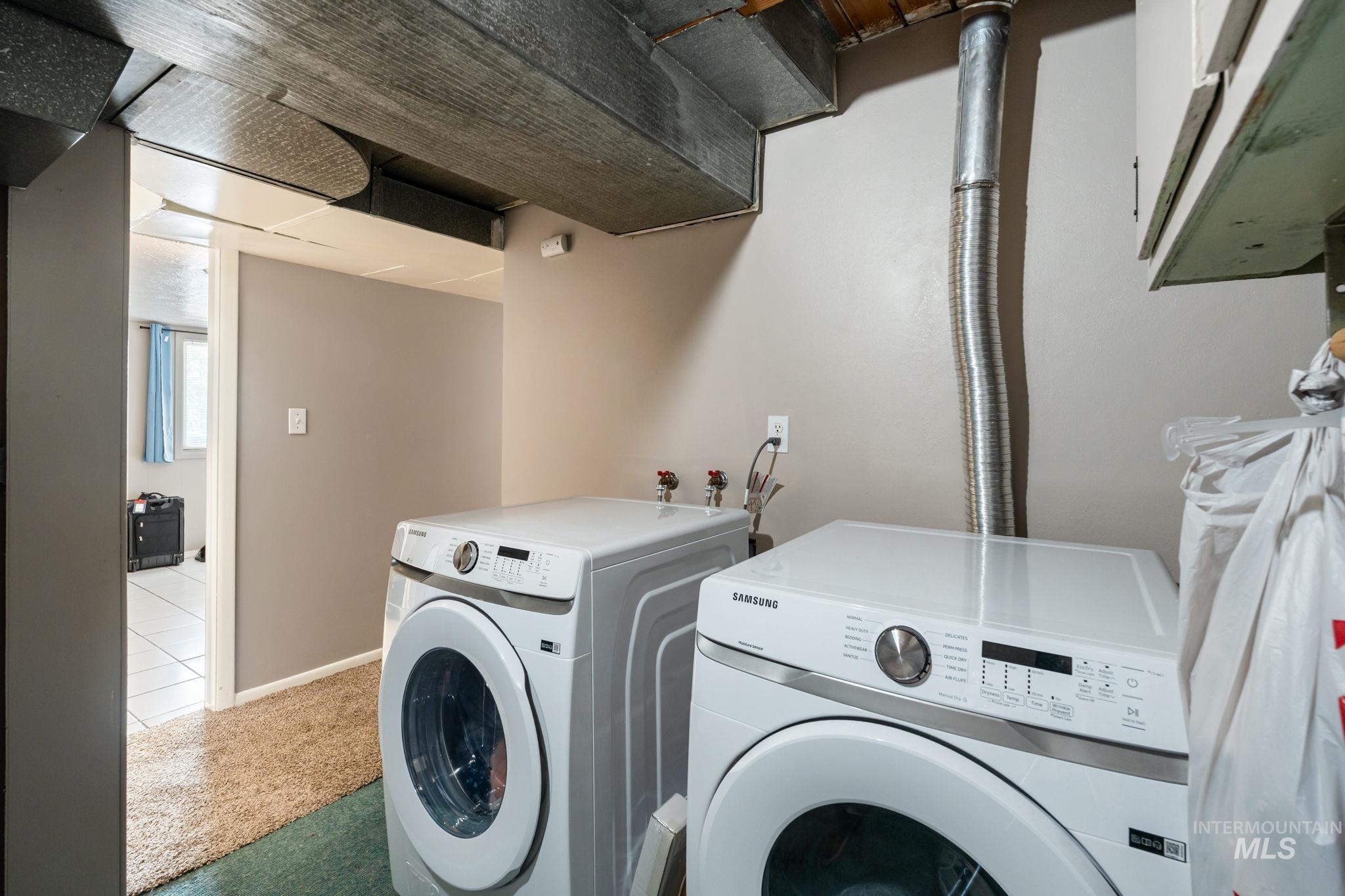 816 Park Lane Pocatello, ID 83201 - Photo 28 of 48 Washroom featuring washer and dryer and baseboards