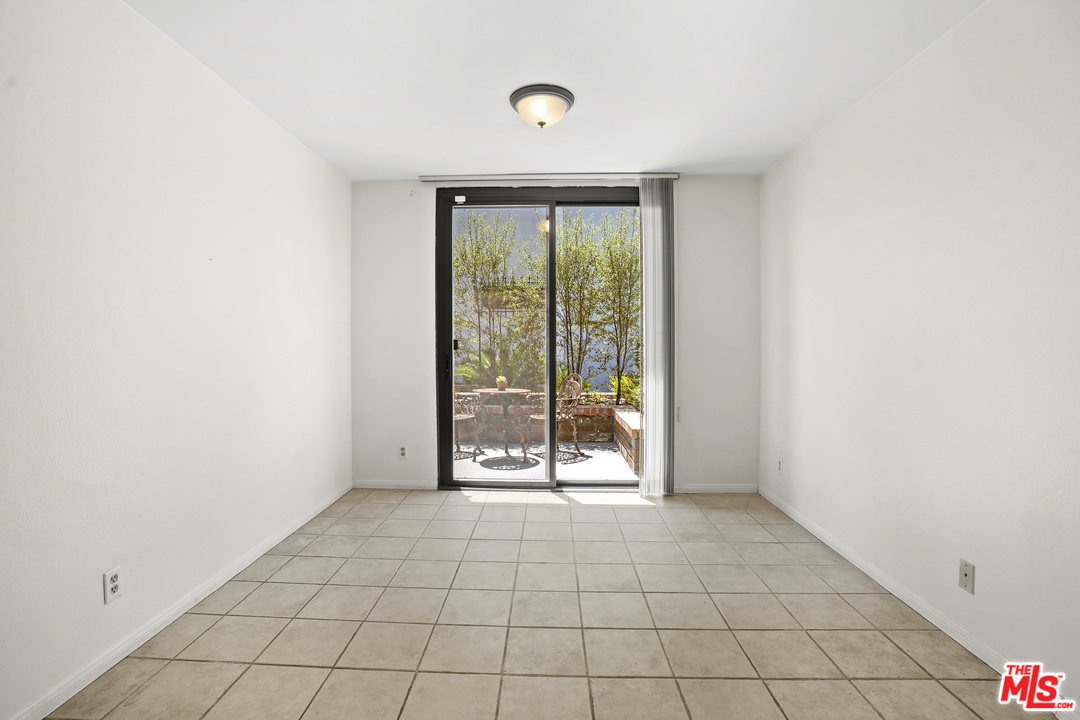 8135 Redlands Street, Unit 101 Playa del Rey, CA 90293 - Photo 15 of 42 a view of an empty room with a window
