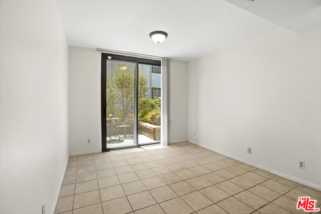 8135 Redlands Street, Unit 101 Playa del Rey, CA 90293 - Photo 17 of 42 a view of an empty room and window