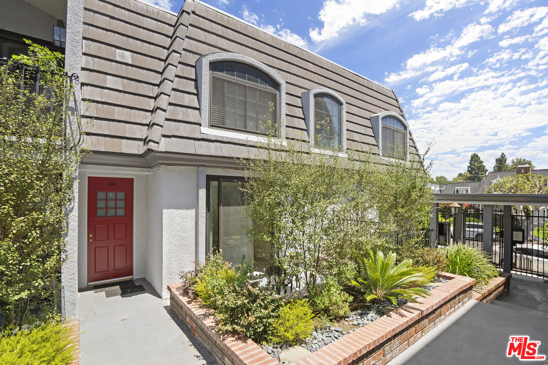 8135 Redlands Street, Unit 101 Playa del Rey, CA 90293 - Photo 19 of 42 front view of a house with a yard