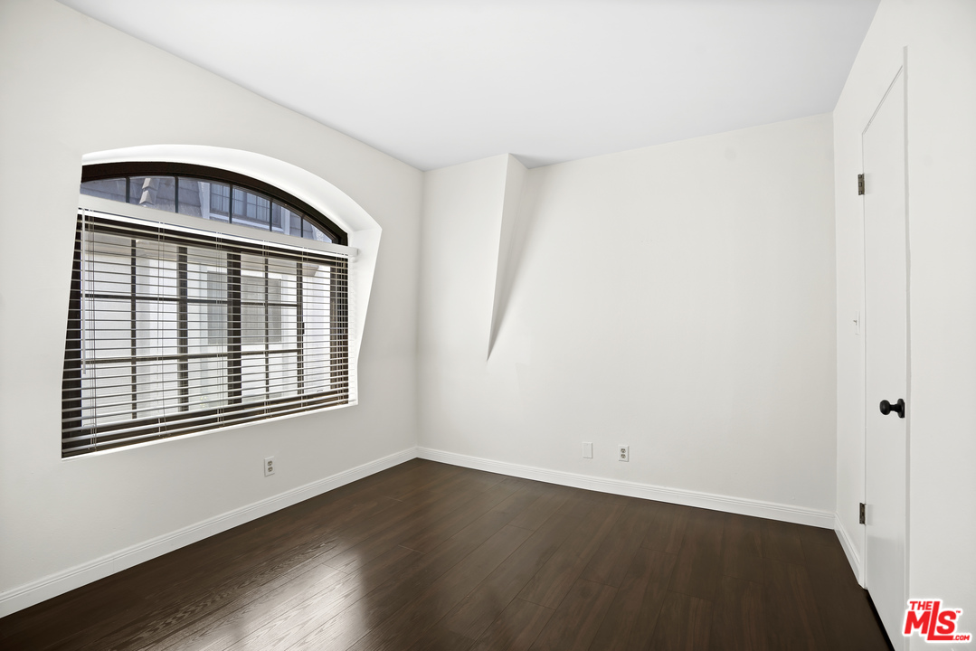 8135 Redlands Street, Unit 101 Playa del Rey, CA 90293 - Photo 31 of 42 an empty room with wooden floor and windows