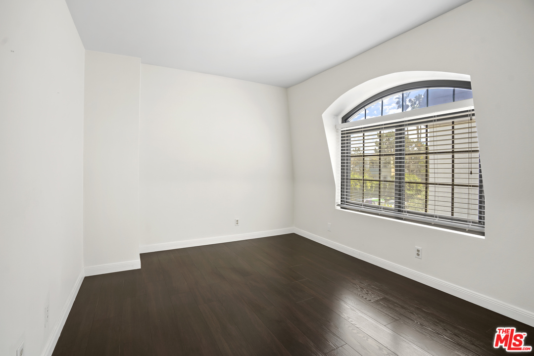 8135 Redlands Street, Unit 101 Playa del Rey, CA 90293 - Photo 33 of 42 an empty room with wooden floor and windows