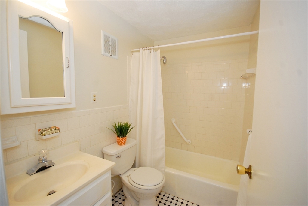 232 Swanson Road, Unit 635 Boxborough, MA 01719 - Photo 14 of 32