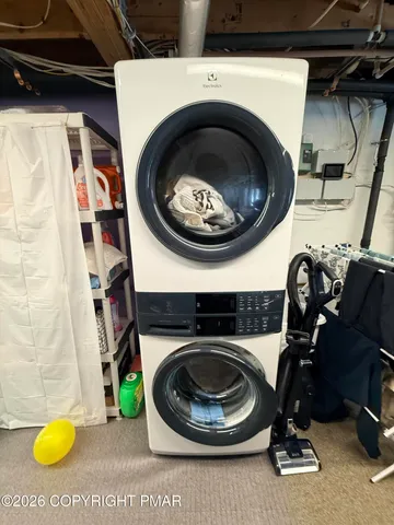 $2,350 | 675 Whippoorwill Drive, Bushkill, PA 18324