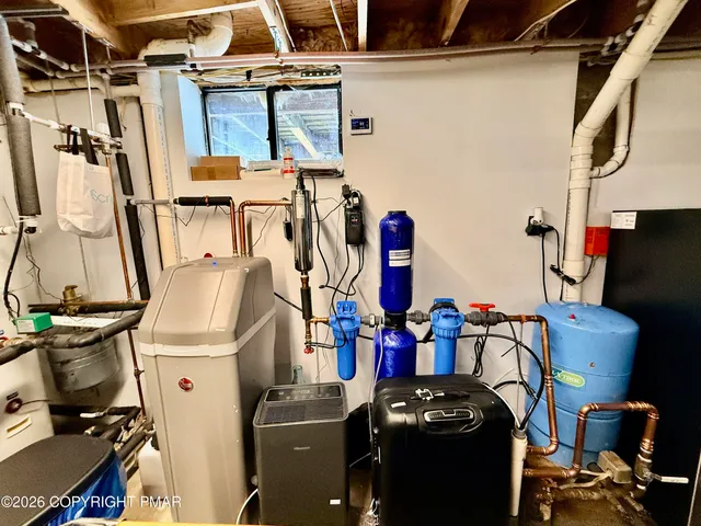 $2,350 | 675 Whippoorwill Drive, Bushkill, PA 18324