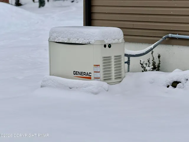 $2,350 | 675 Whippoorwill Drive, Bushkill, PA 18324