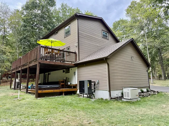 $2,350 | 675 Whippoorwill Drive, Bushkill, PA 18324