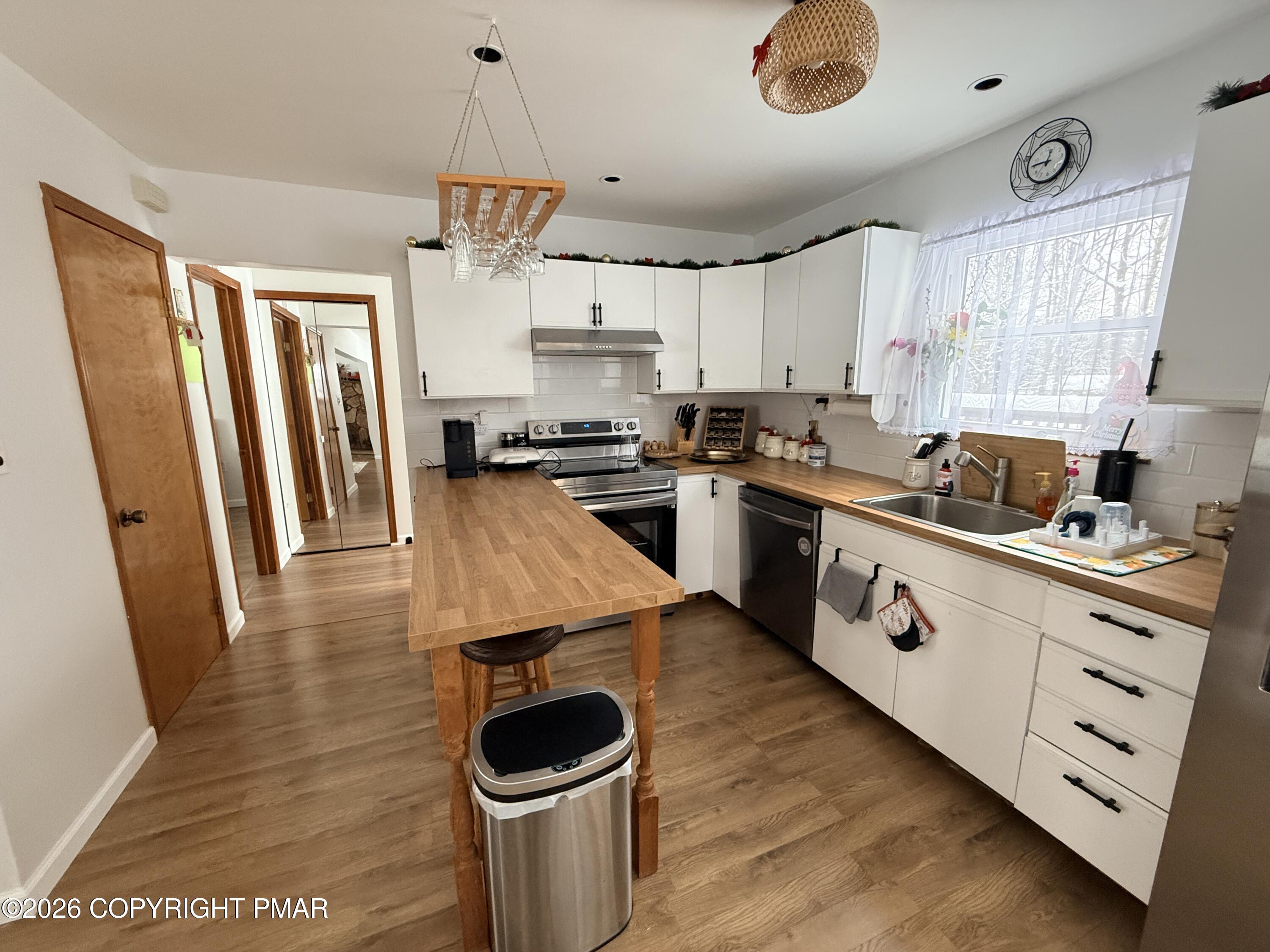 675 Whippoorwill Drive Bushkill, PA 18324 - Photo 4 of 48 IMG_1971