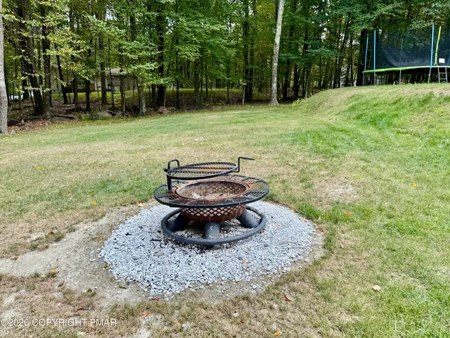 $2,350 | 675 Whippoorwill Drive, Bushkill, PA 18324