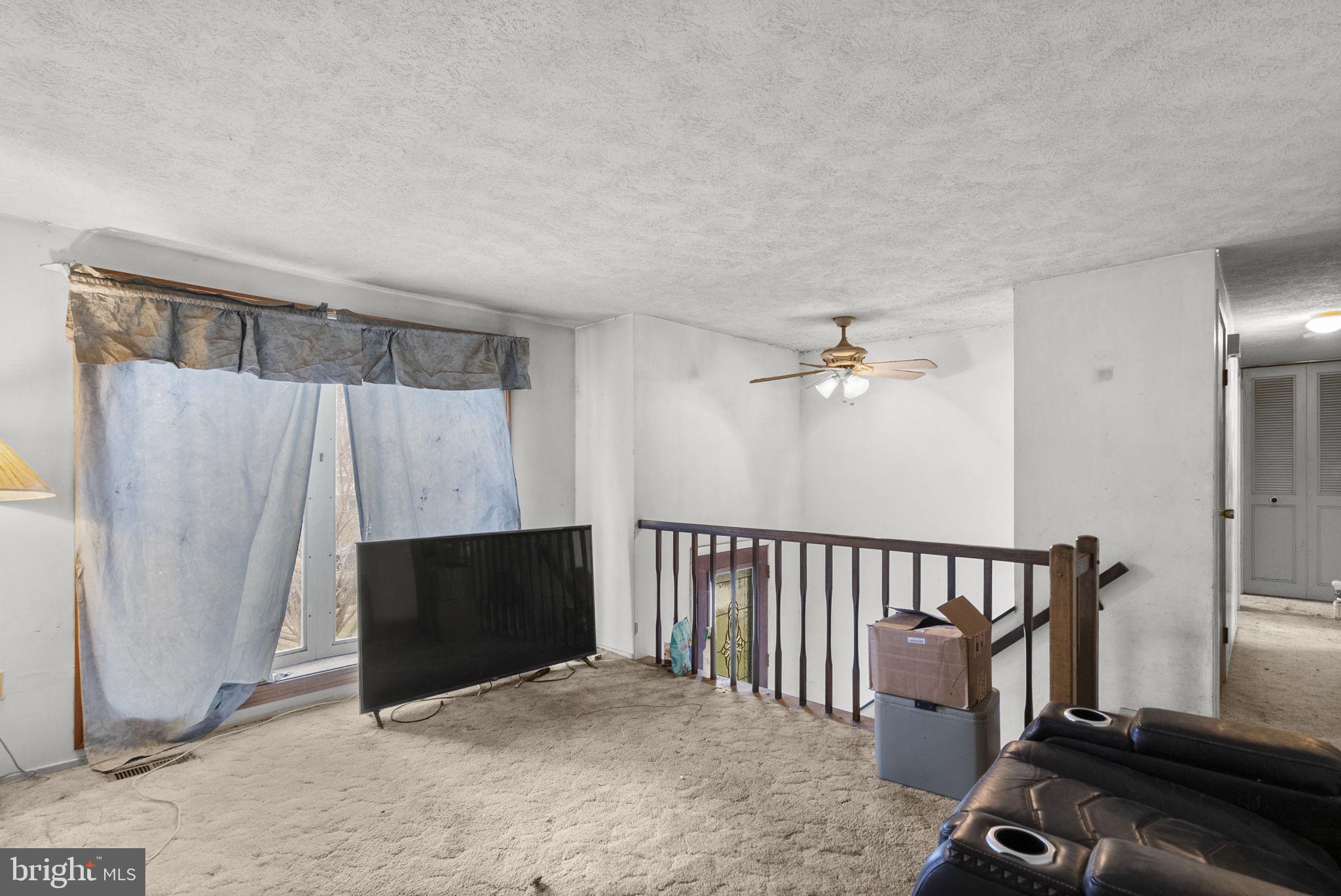 15 Russet Court Baltimore, MD 21221 - Photo 2 of 29 Living Room