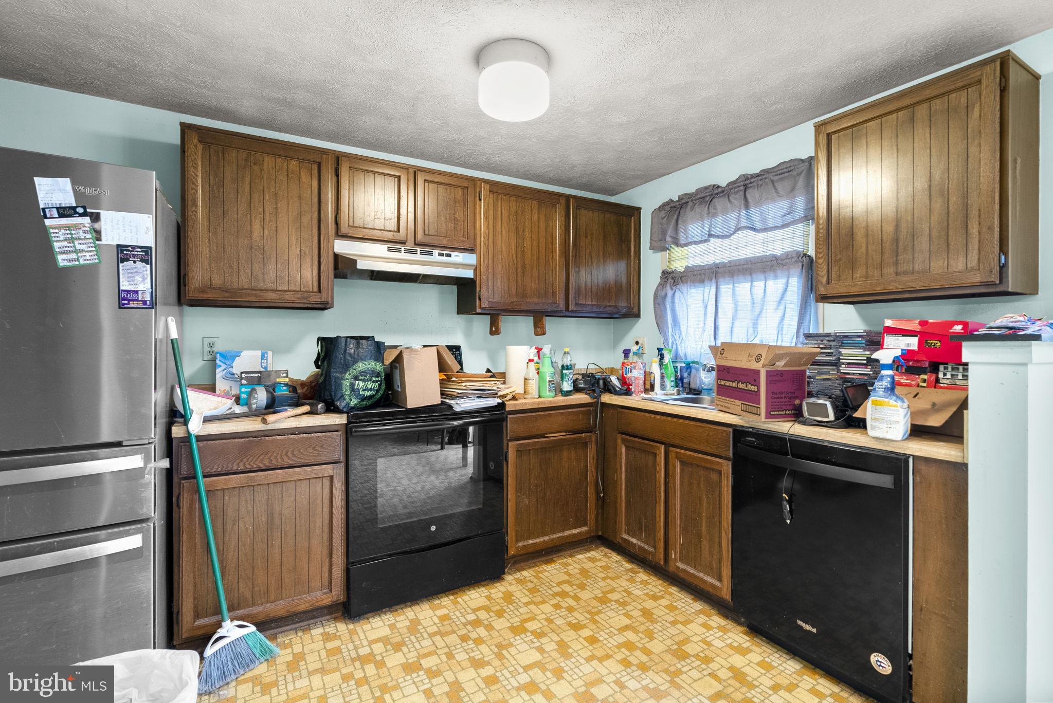 15 Russet Court Baltimore, MD 21221 - Photo 6 of 29 Kitchen