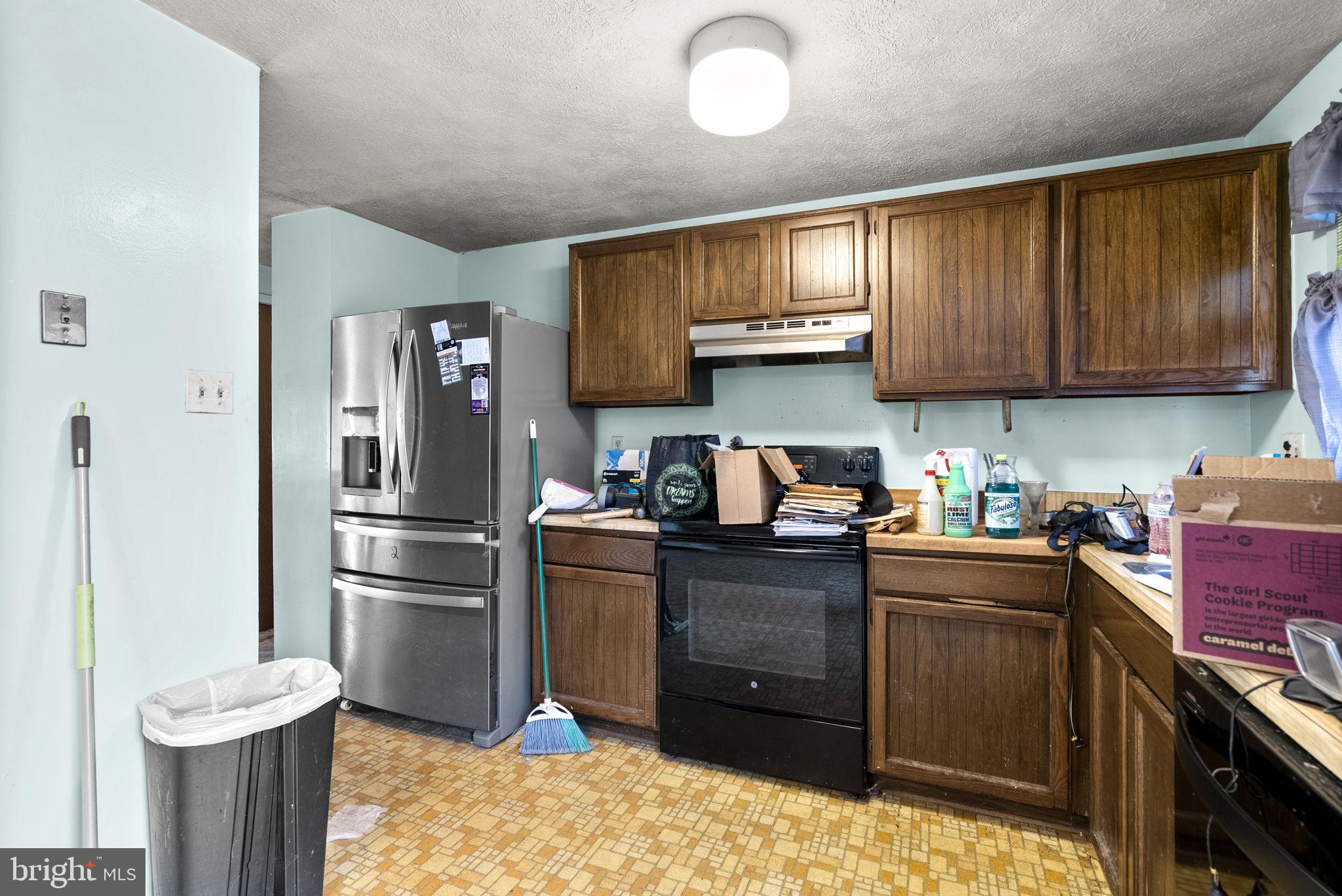 15 Russet Court Baltimore, MD 21221 - Photo 8 of 29 Kitchen