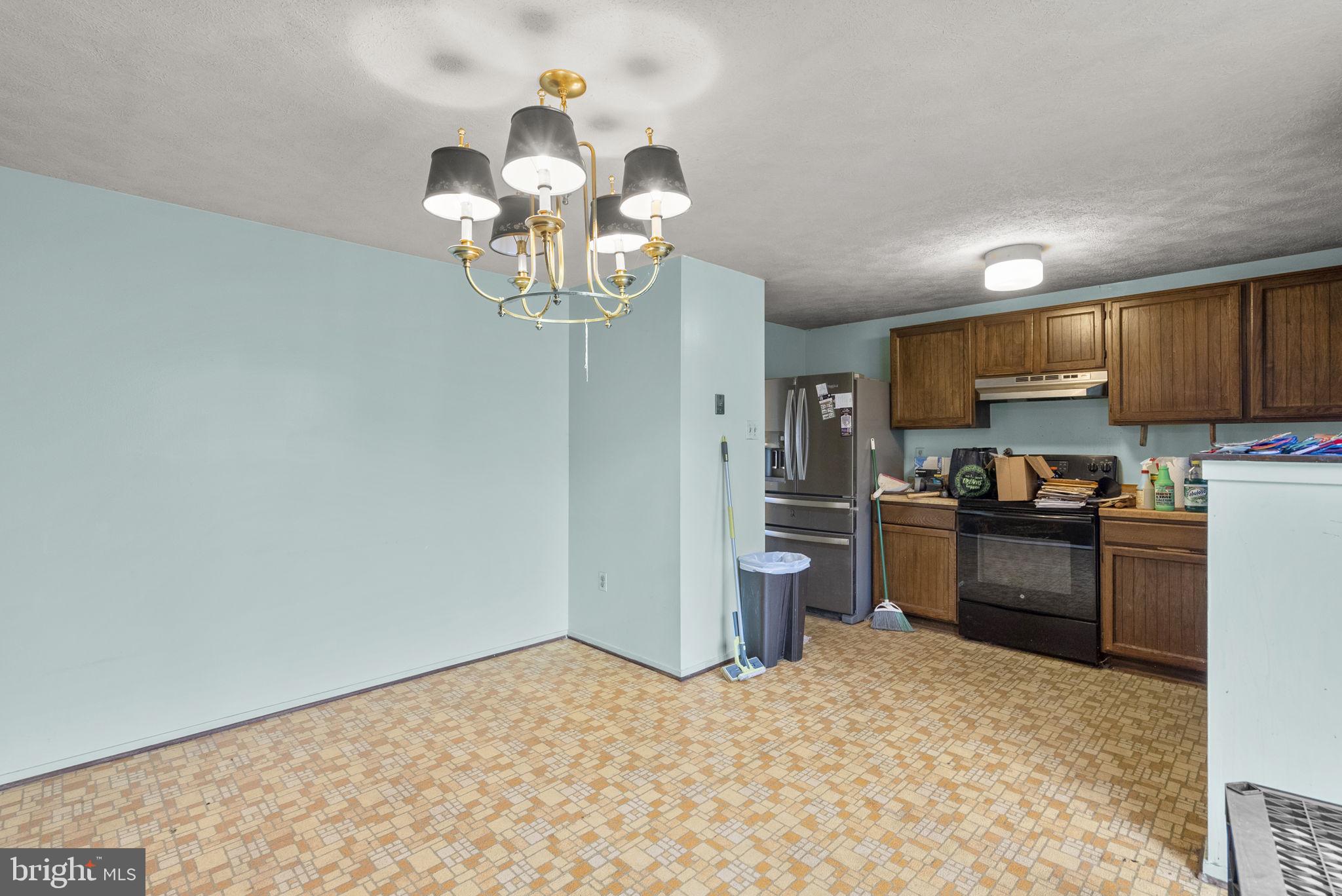 15 Russet Court Baltimore, MD 21221 - Photo 10 of 29 Kitchen | Dining Area