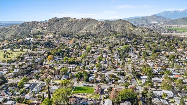 $699,999 | 4073 Cedar Street, Riverside, CA 92501