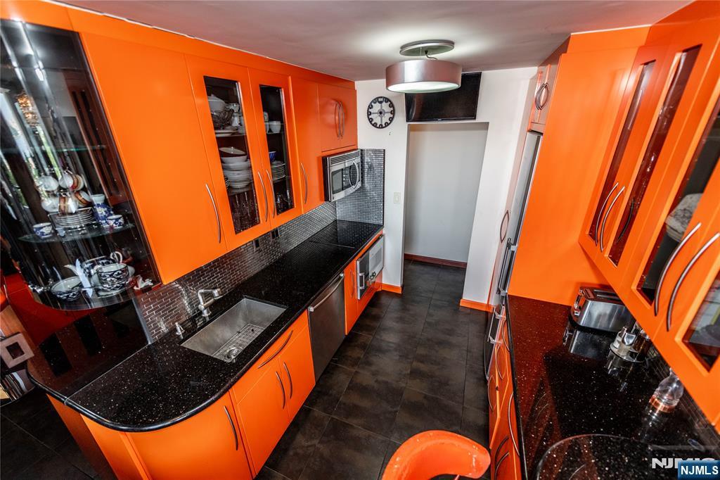 250 Gorge Road, Unit 8C Cliffside Park, NJ 07010 - Photo 5 of 43