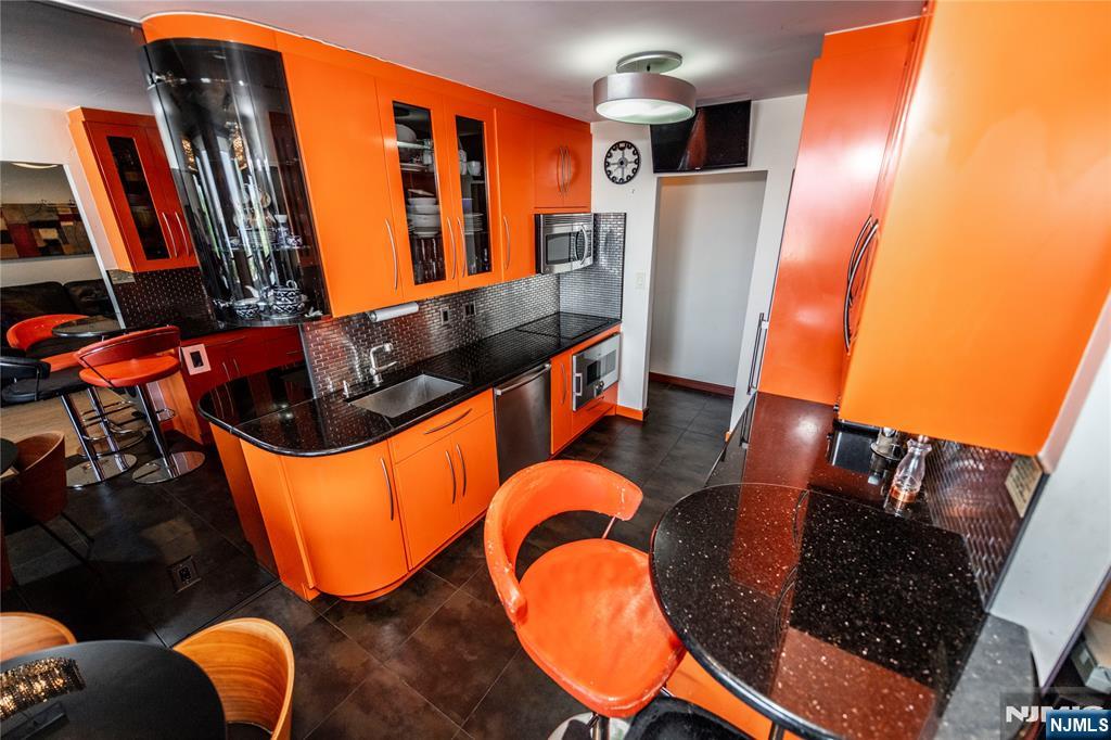 250 Gorge Road, Unit 8C Cliffside Park, NJ 07010 - Photo 6 of 43