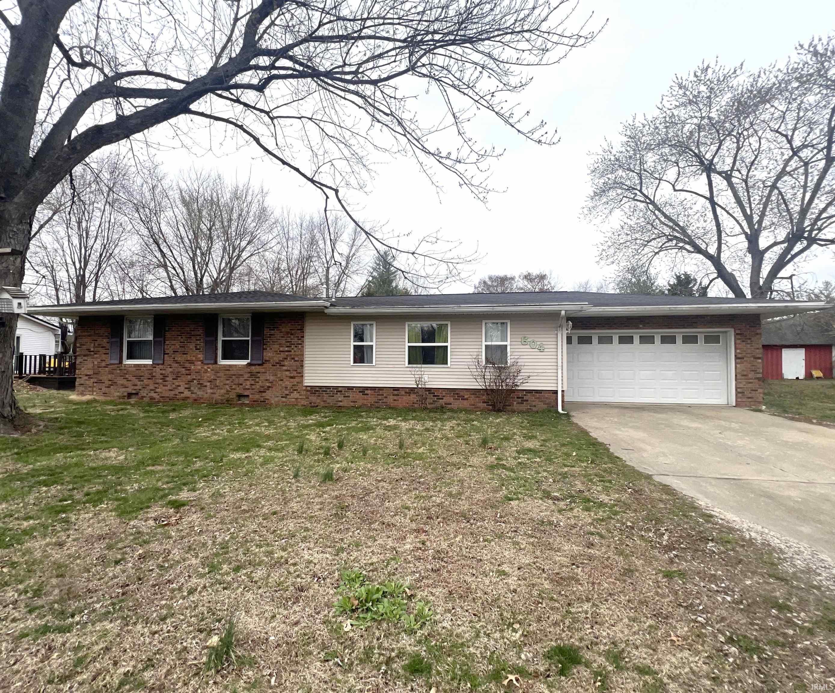 604 Parker Street Olney, IL 62450 - Photo 1 of 19