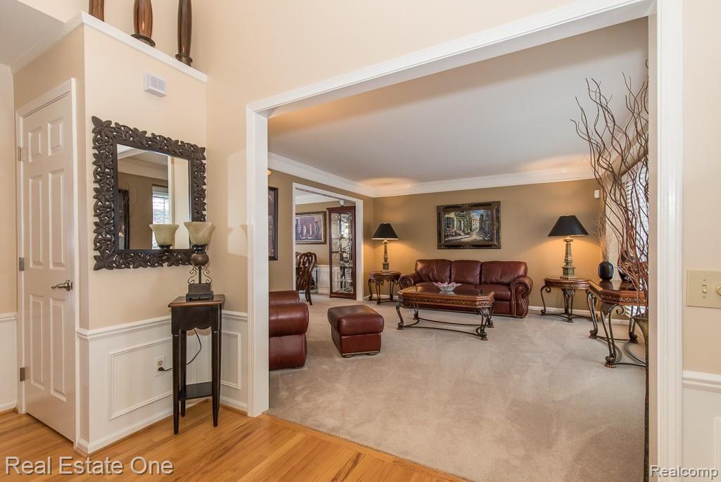 2392 Pleasant View Drive Rochester Hills, MI 48306 - Photo 7 of 39