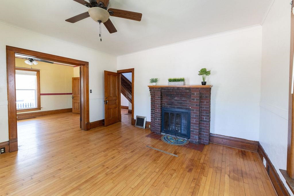 825 Frederick Street Oshkosh, WI 54901 - Photo 11 of 48