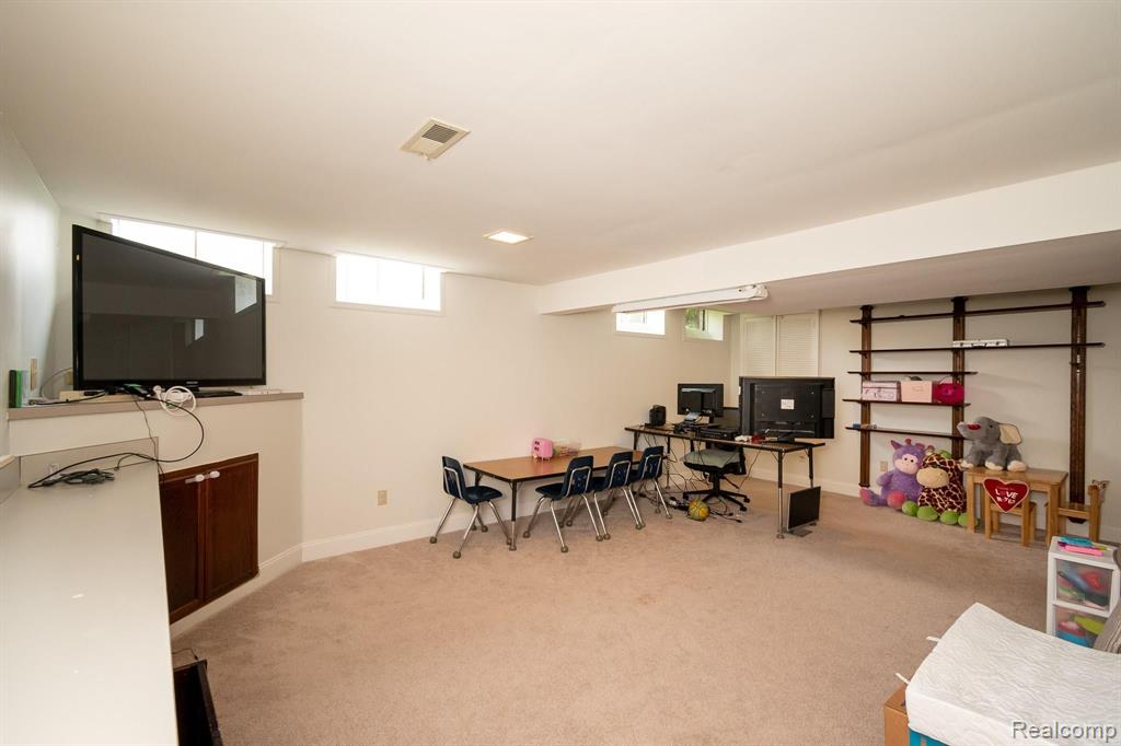 567 Lockport Road Rochester Hills, MI 48307 - Photo 22 of 29