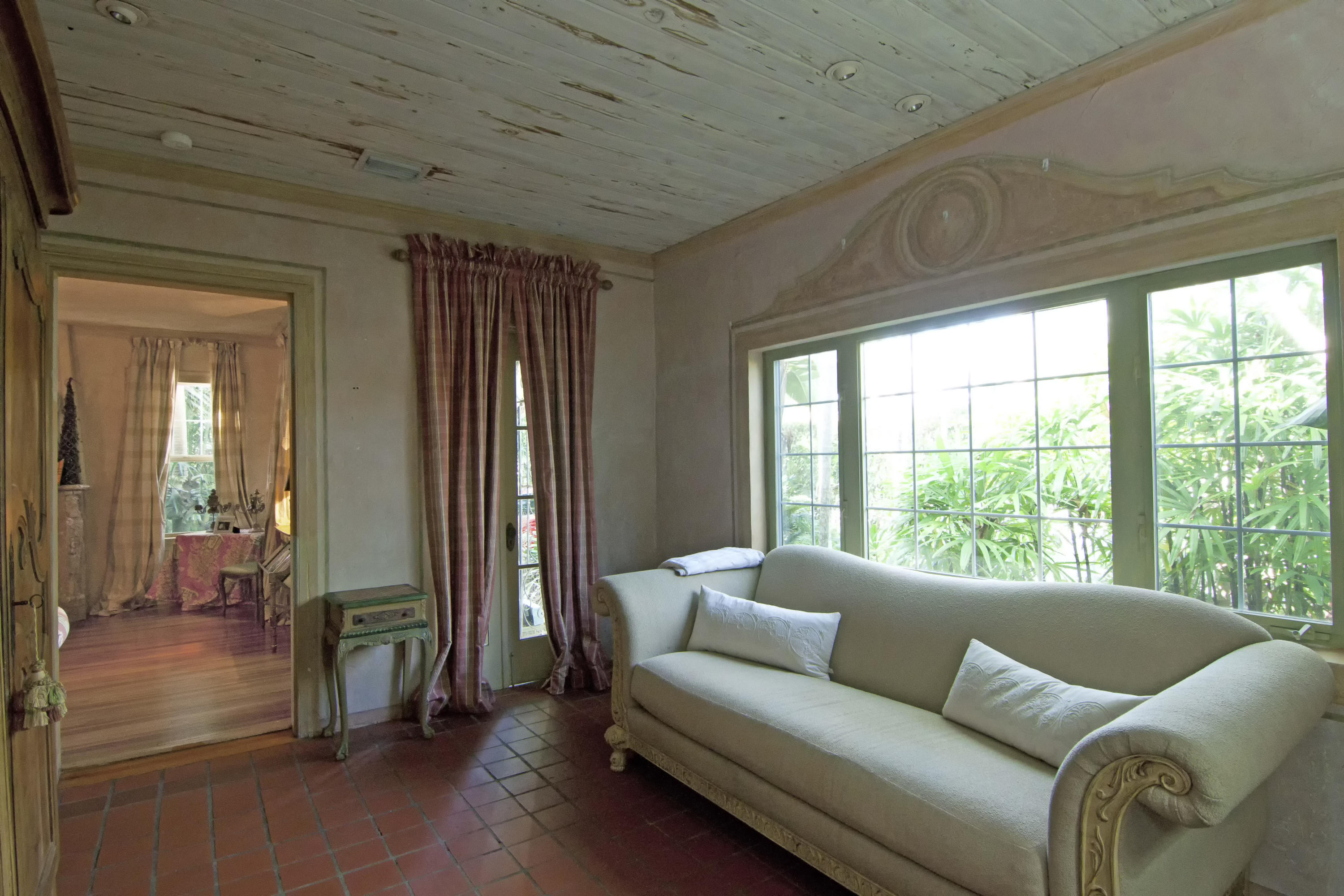 530 Sunset Road West Palm Beach, FL 33401 - Photo 5 of 24 IMG_9228