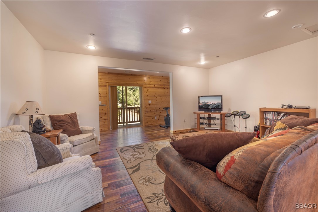 39737 Flicker Road Fawnskin, CA 92333 - Photo 30 of 49